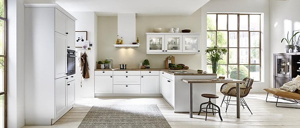 Moderne Küchen: Nolte Landhausküche Windsor Lack in Weiß